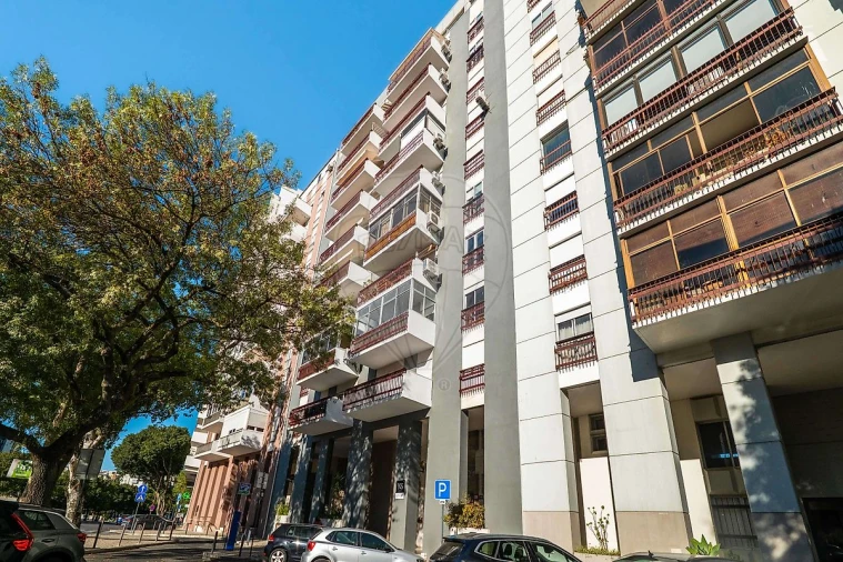 Apartamento T4 para Venda em São Domingos de Benfica Foto 13