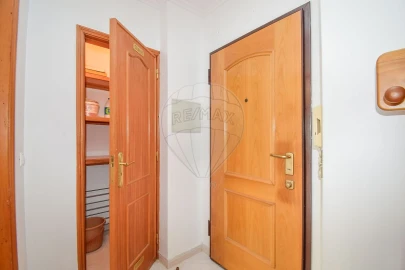 Apartamento T1 para Arrendamento em Cacém e São Marcos