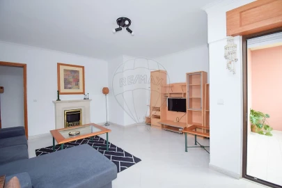 Apartamento T1 para Arrendamento em Cacém e São Marcos