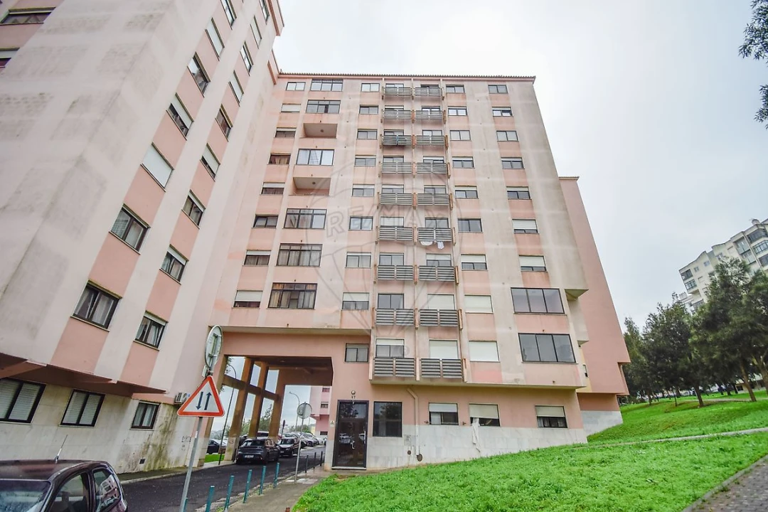 Apartamento T1 para Arrendamento em Cacém e São Marcos Foto 1