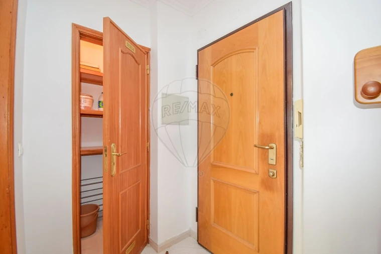 Apartamento T1 para Arrendamento em Cacém e São Marcos Foto 5