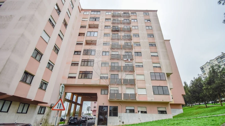 Apartamento T1 para Arrendamento em Cacém e São Marcos