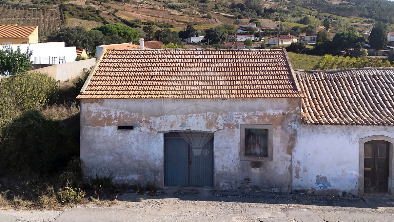 Moradia T1 para Venda em Maxial e Monte Redondo Foto 1