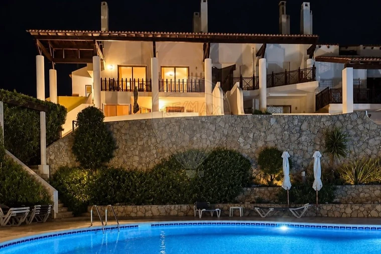 Apartamento T2 para Venda em São Martinho do Porto Foto 2