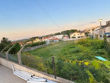 Terreno para Venda em Paços de Brandão
