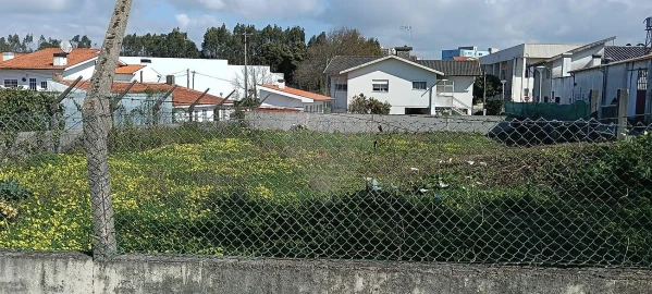 Terreno para Venda em Paços de Brandão