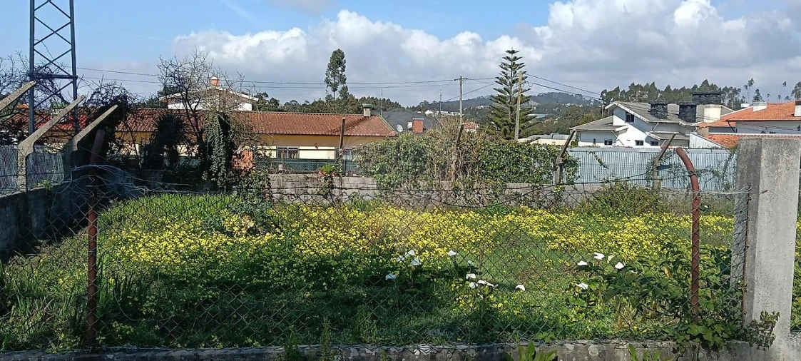 Terreno para Venda em Paços de Brandão Foto 3