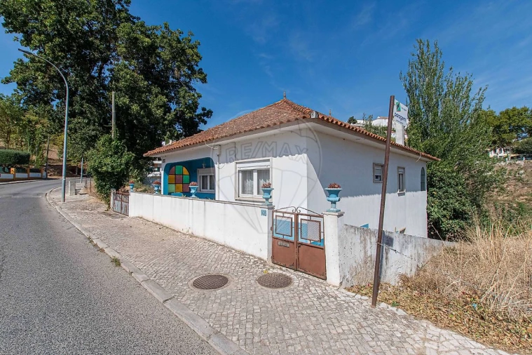 Moradia T3 para Venda em Alenquer (Santo Estêvão e Triana) Foto 2