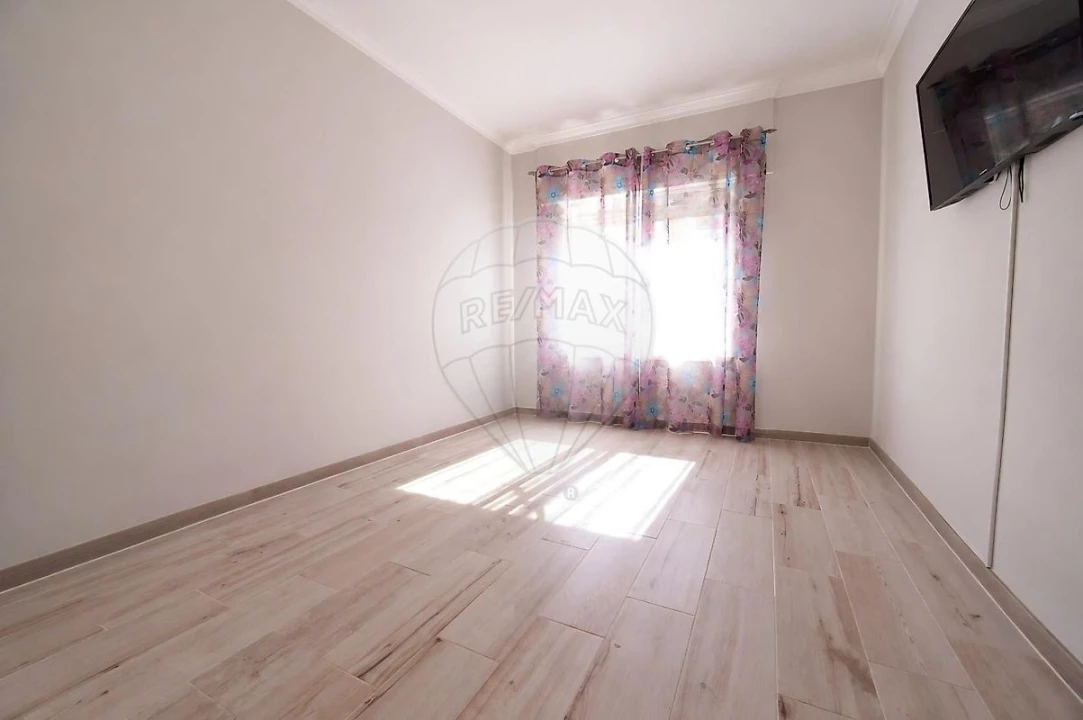 Apartamento T2 para Venda em Ota Foto 19