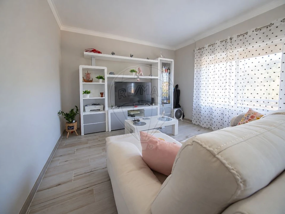 Apartamento T2 para Venda em Ota Foto 5