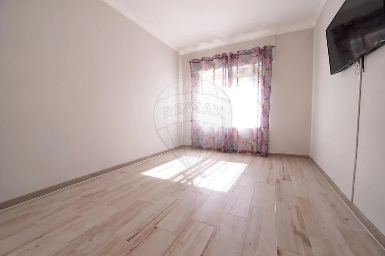 Apartamento T2 para Venda em Ota Foto 19