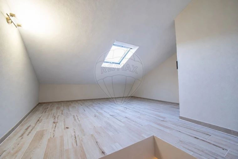 Apartamento T2 para Venda em Ota Foto 18