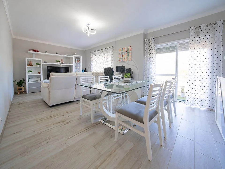 Apartamento T2 para Venda em Ota Foto 1