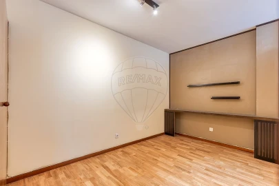Apartamento T2 para Arrendamento em Santa Marinha e São Pedro da Afurada