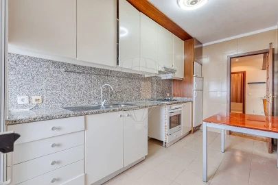 Apartamento T2 para Arrendamento em Santa Marinha e São Pedro da Afurada