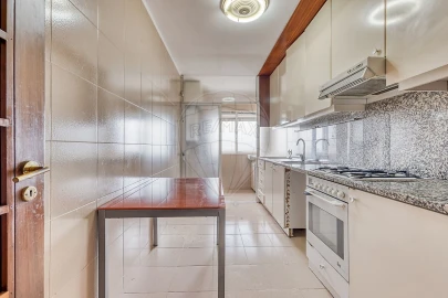 Apartamento T2 para Arrendamento em Santa Marinha e São Pedro da Afurada