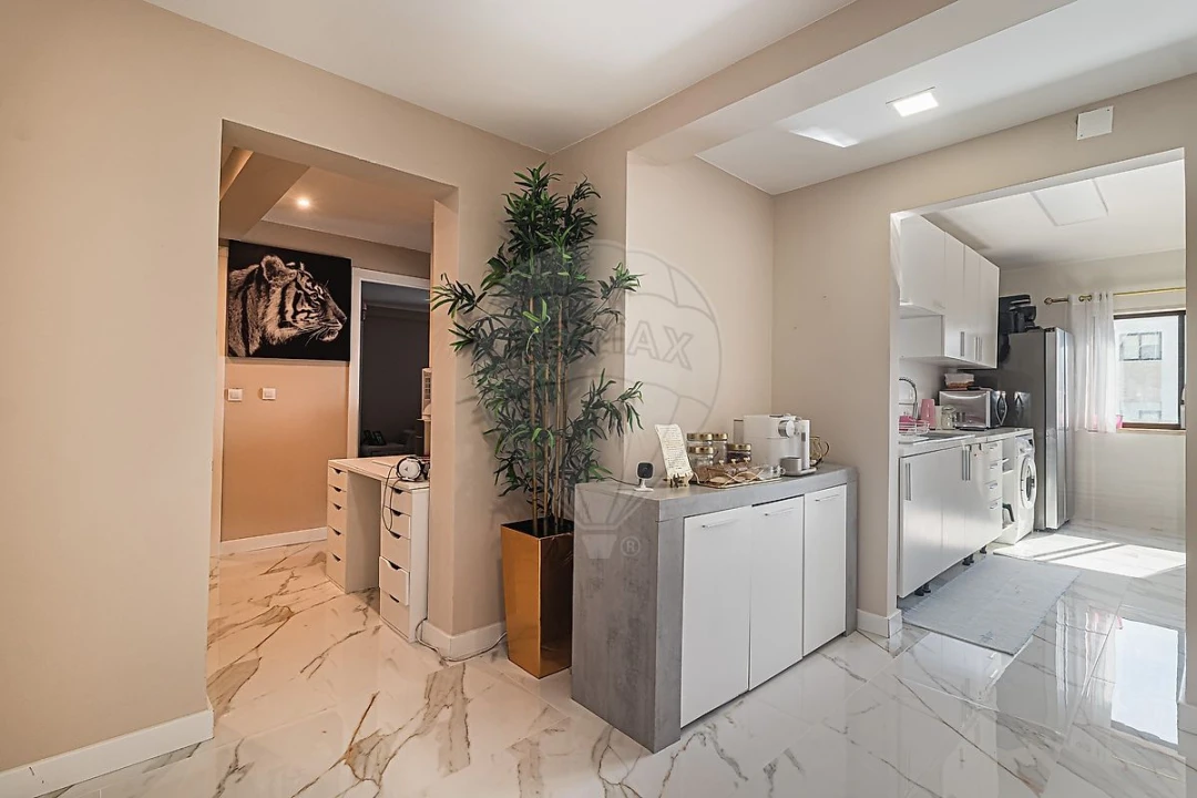 Apartamento T2 para Venda em Rio de Mouro Foto 2