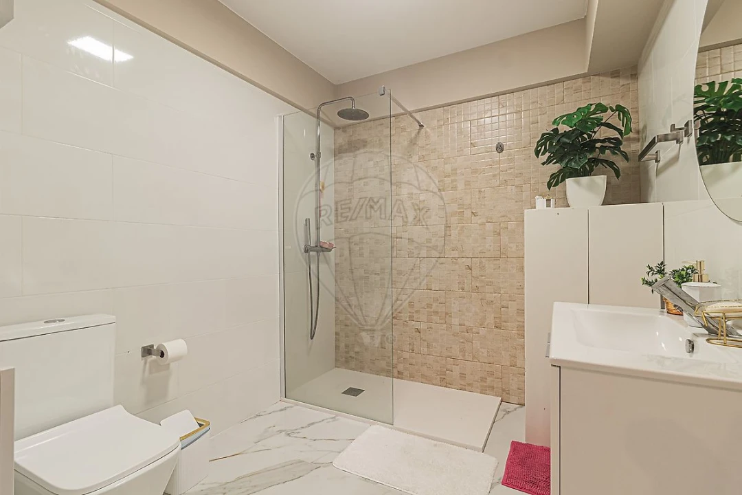 Apartamento T2 para Venda em Rio de Mouro Foto 17