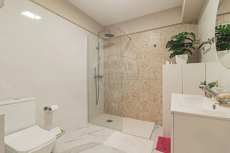 Apartamento T2 para Venda em Rio de Mouro Foto 17
