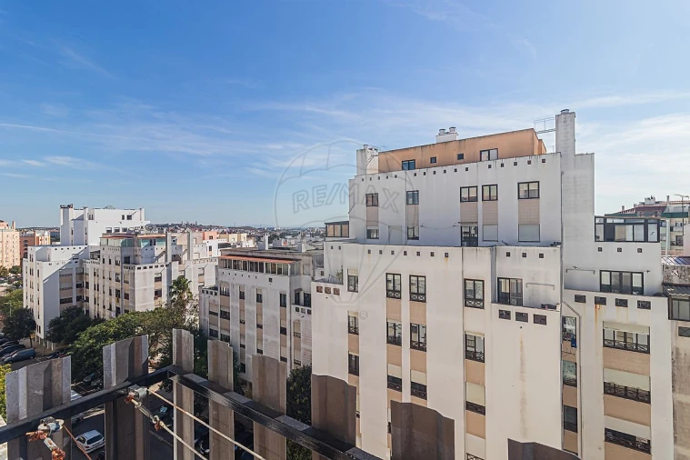 Apartamento T2 para Venda em Rio de Mouro Foto 16