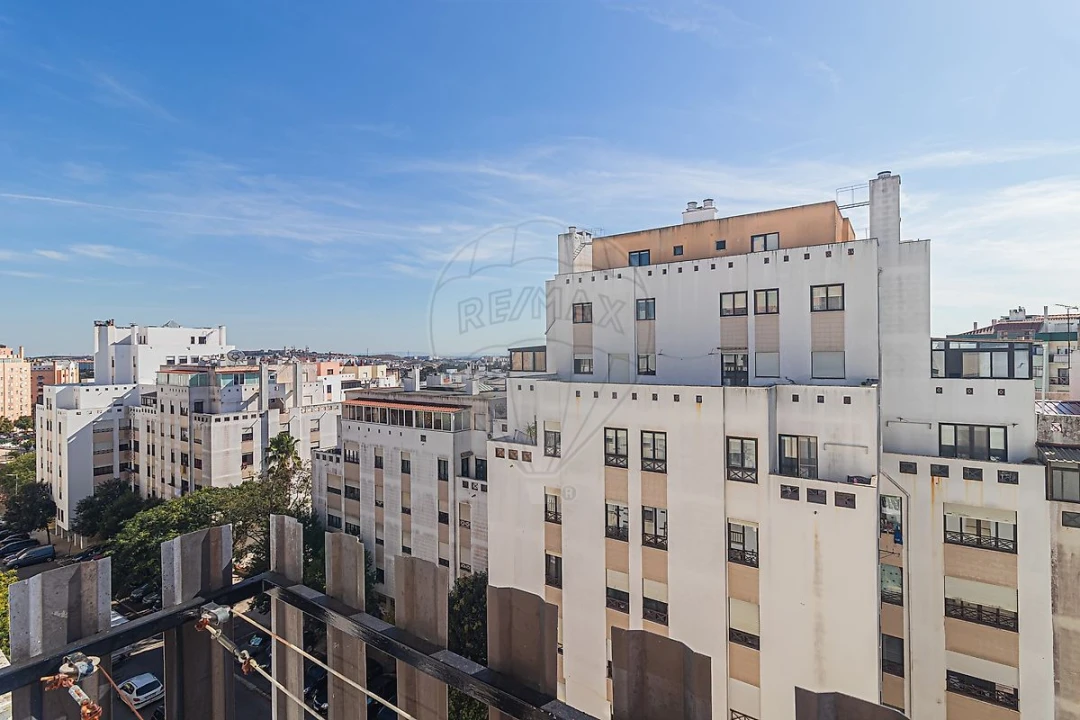 Apartamento T2 para Venda em Rio de Mouro Foto 16