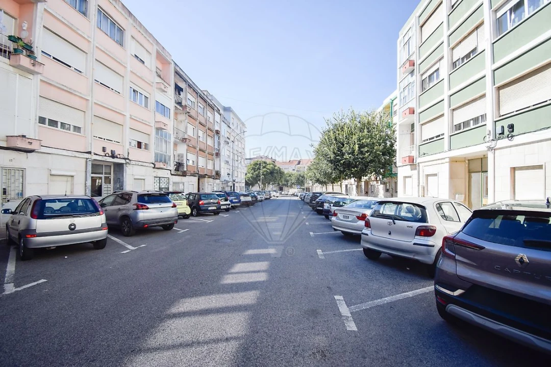 Apartamento T2 para Venda em Venteira Foto 14