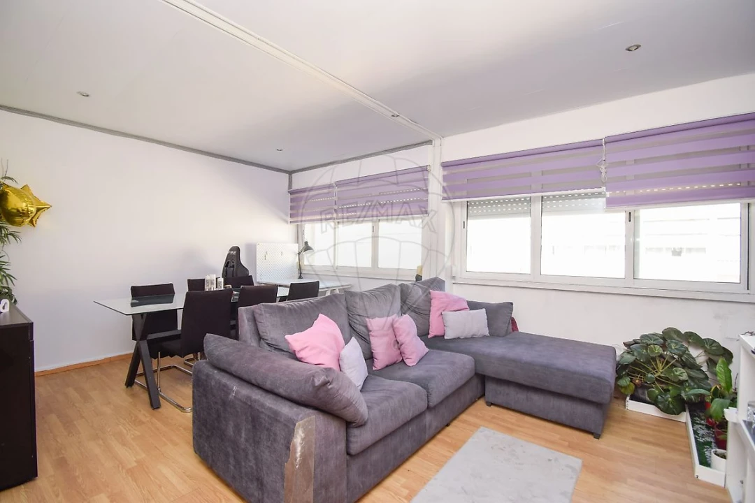 Apartamento T2 para Venda em Venteira Foto 4