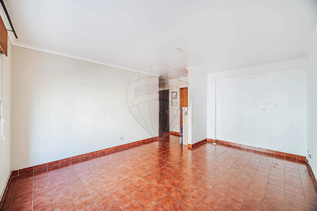 Apartamento T1 para Venda em São Domingos de Rana Foto 5