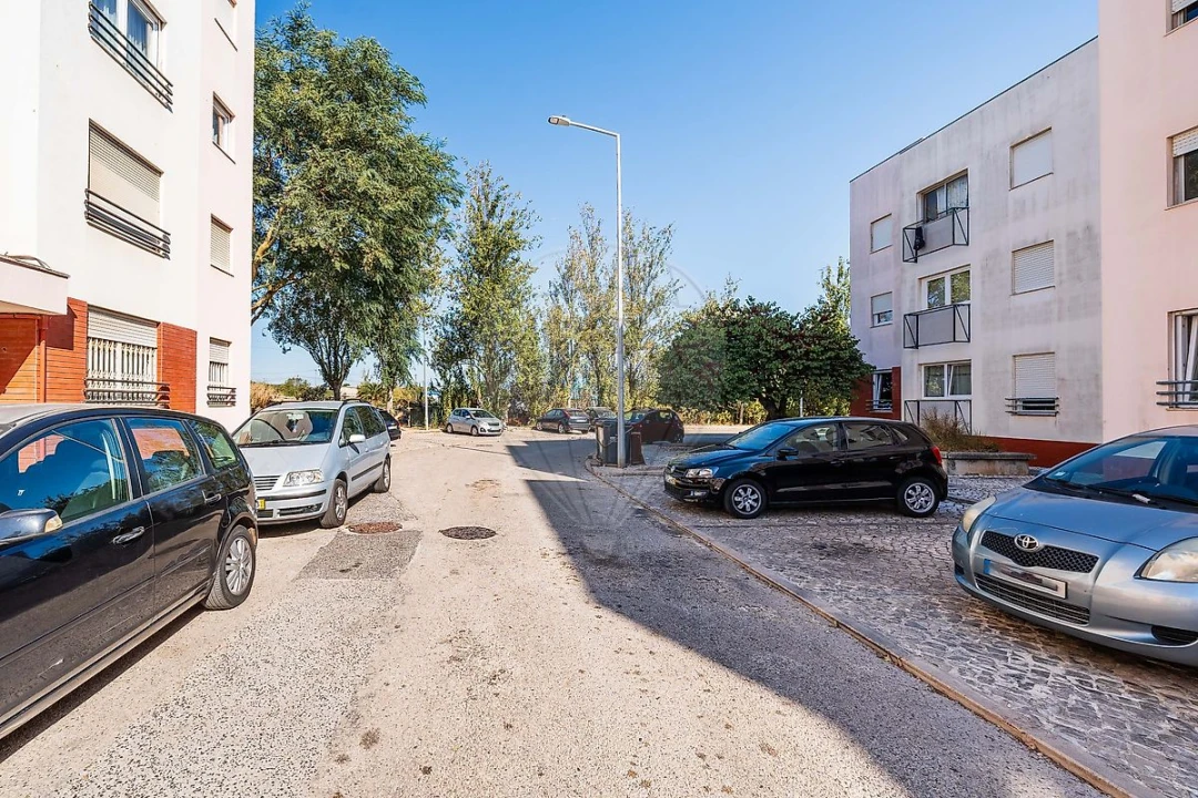Apartamento T1 para Venda em São Domingos de Rana Foto 26