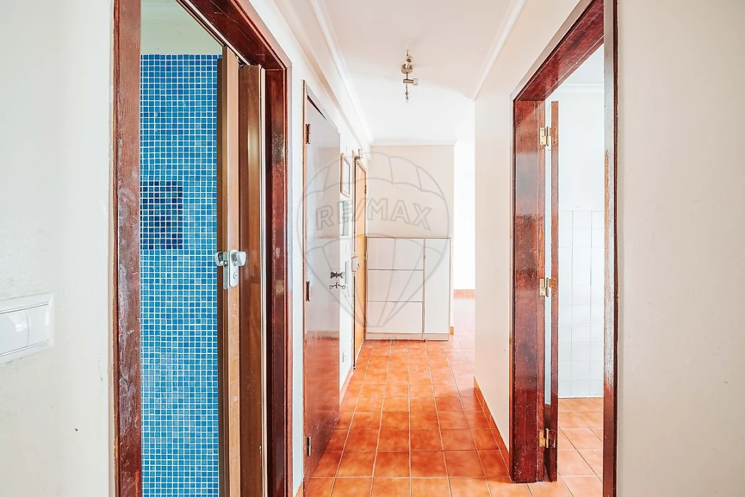 Apartamento T1 para Venda em São Domingos de Rana Foto 7