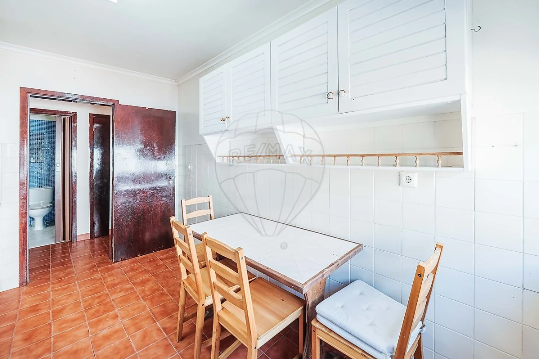 Apartamento T1 para Venda em São Domingos de Rana Foto 12