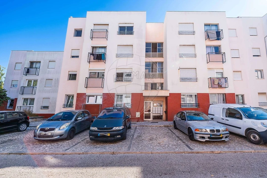Apartamento T1 para Venda em São Domingos de Rana Foto 24