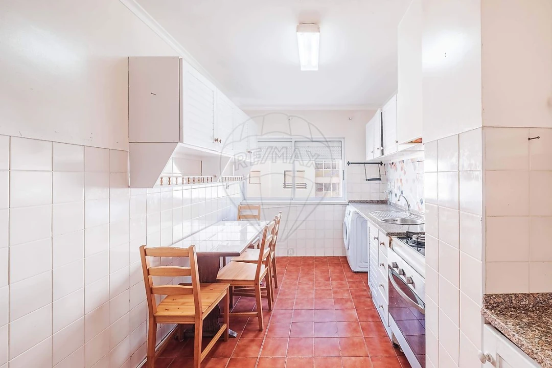 Apartamento T1 para Venda em São Domingos de Rana Foto 6
