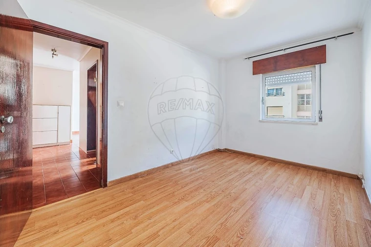 Apartamento T1 para Venda em São Domingos de Rana Foto 18