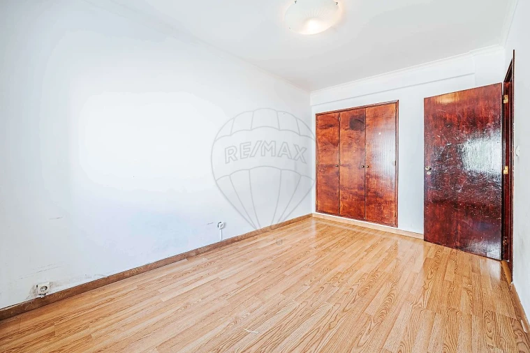 Apartamento T1 para Venda em São Domingos de Rana Foto 20