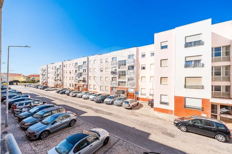 Apartamento T1 para Venda em São Domingos de Rana Foto 23