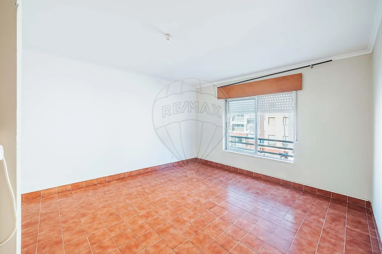 Apartamento T1 para Venda em São Domingos de Rana Foto 2