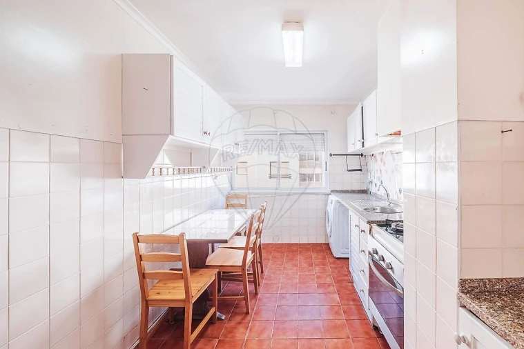 Apartamento T1 para Venda em São Domingos de Rana Foto 6