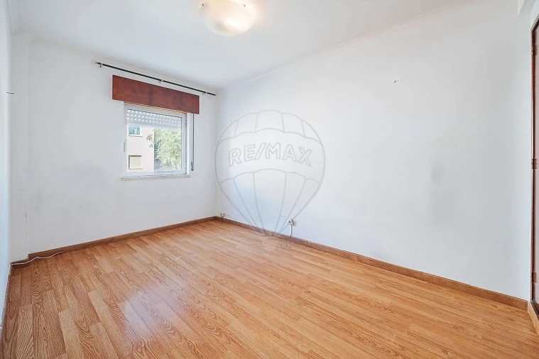 Apartamento T1 para Venda em São Domingos de Rana Foto 17