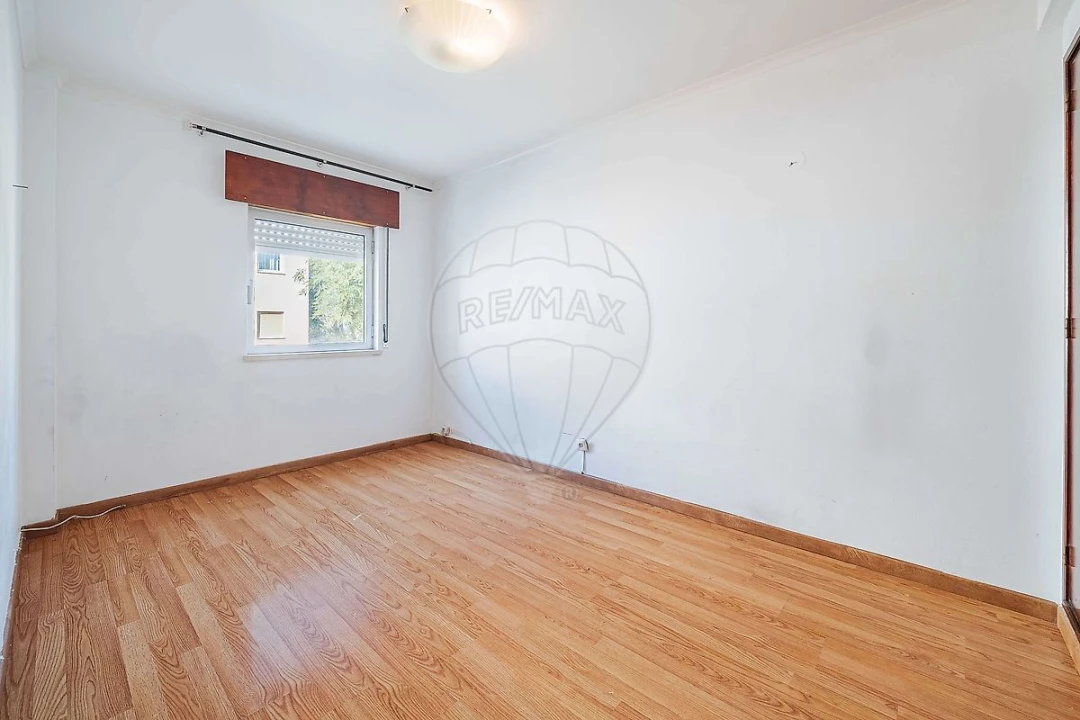 Apartamento T1 para Venda em São Domingos de Rana Foto 17