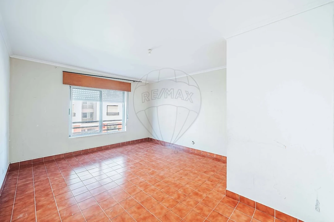 Apartamento T1 para Venda em São Domingos de Rana Foto 3
