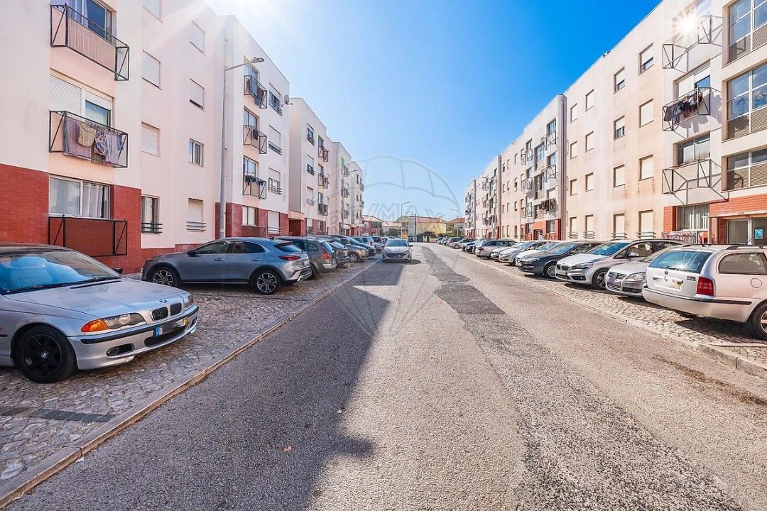 Apartamento T1 para Venda em São Domingos de Rana Foto 25