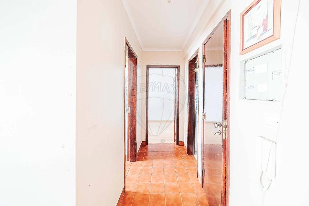 Apartamento T1 para Venda em São Domingos de Rana Foto 1
