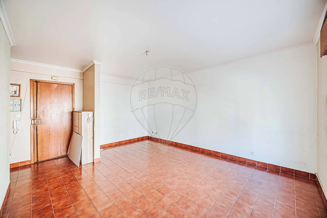 Apartamento T1 para Venda em São Domingos de Rana Foto 4