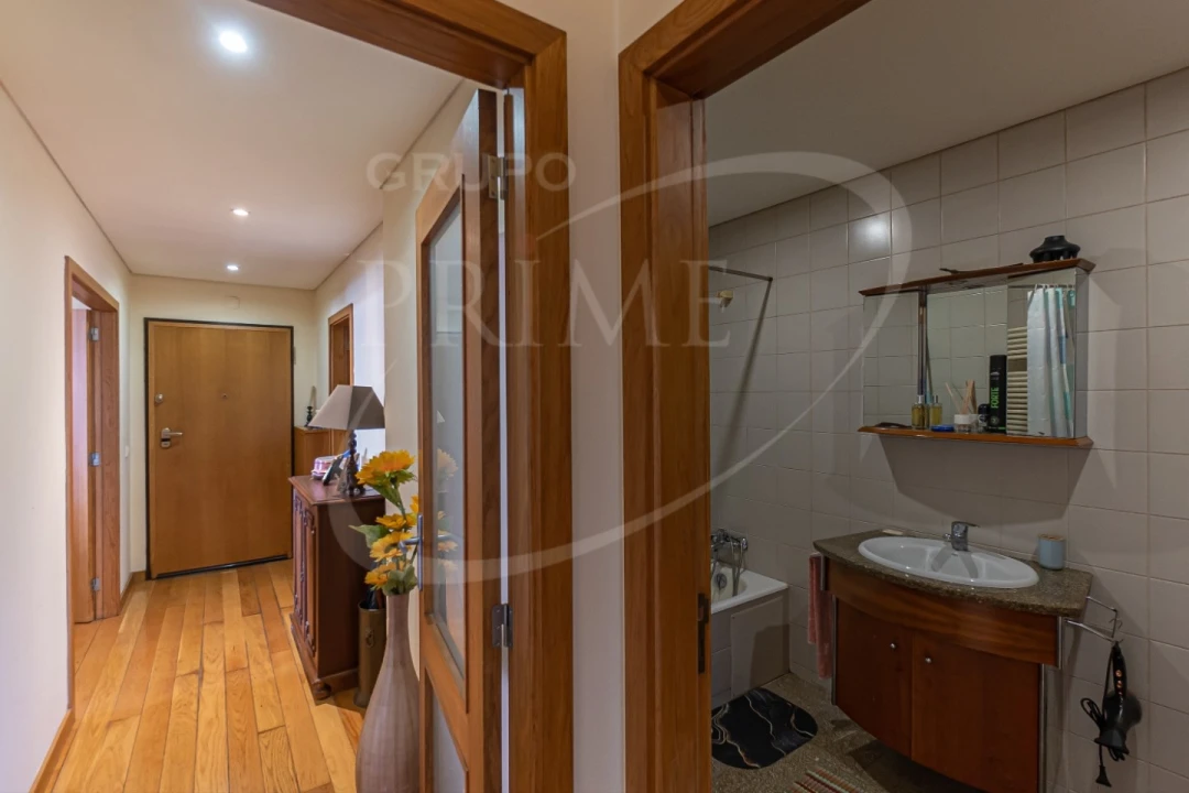 Apartamento T2 para Venda em Ramalde Foto 9