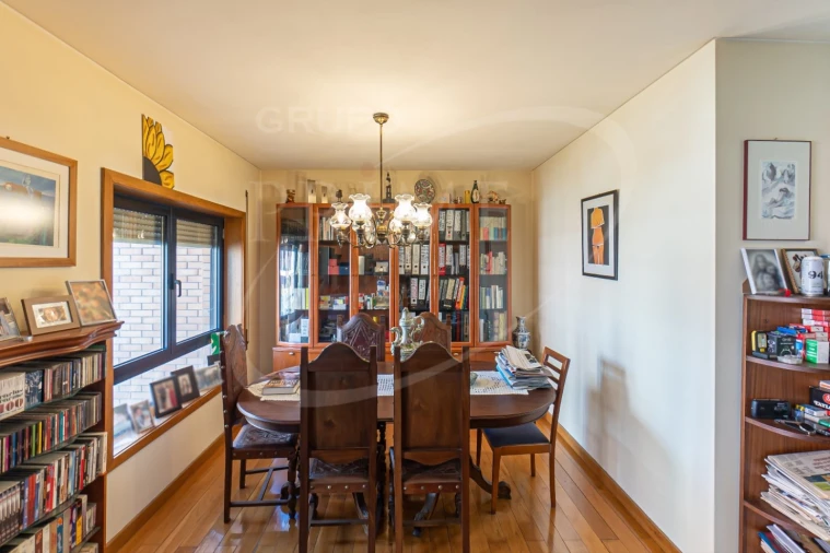 Apartamento T2 para Venda em Ramalde Foto 19