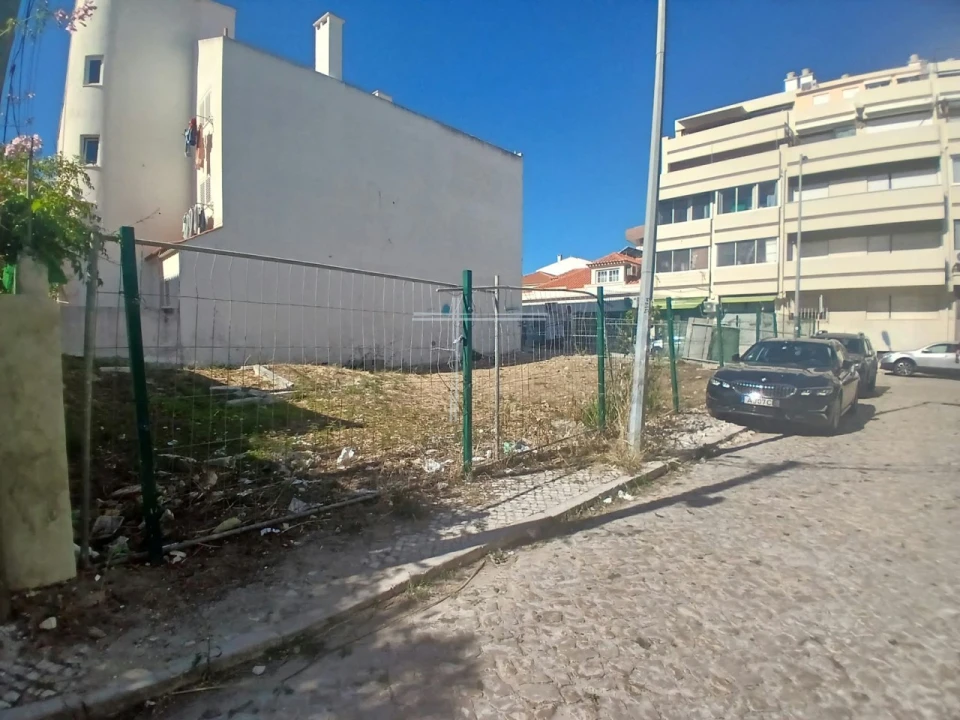 Terreno para Venda em Costa da Caparica Foto 1