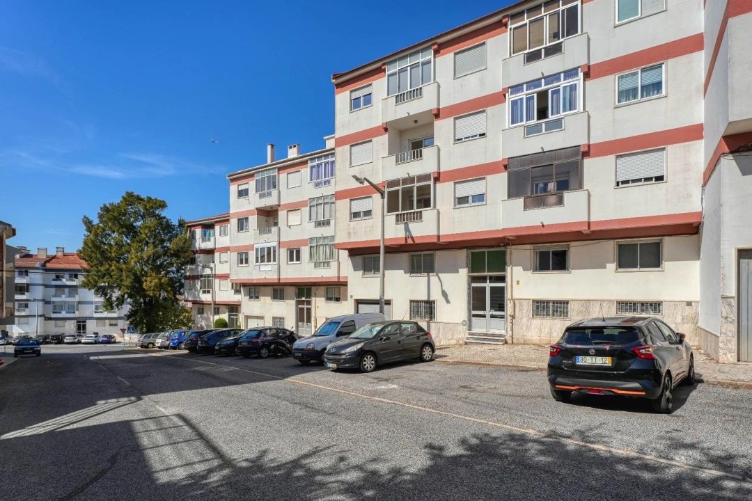 Apartamento T3 para Venda em Agualva e Mira-Sintra Foto 24
