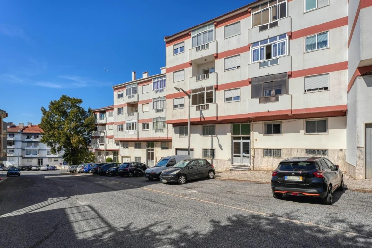 Apartamento T3 para Venda em Agualva e Mira-Sintra Foto 24