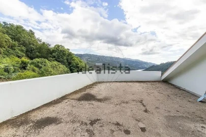 Moradia T4 para Venda em Caniçada e Soengas